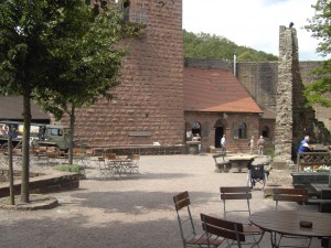 Burg Landeck Innenhof