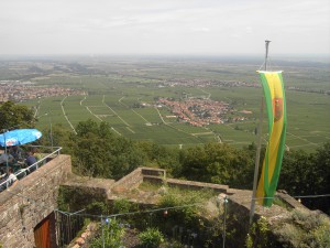 Ausblick ueber die Rheinebene von der Rietburg aus